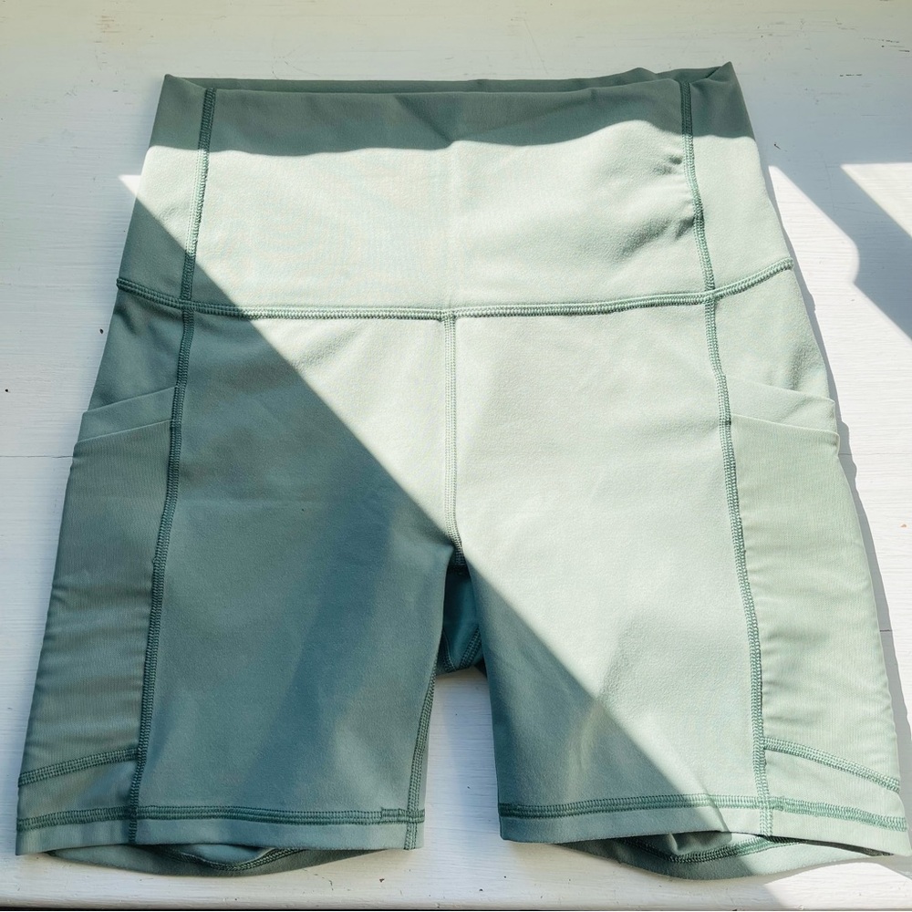Women's Fabletics PowerHold 6” Shorts - Picture 1 of 7